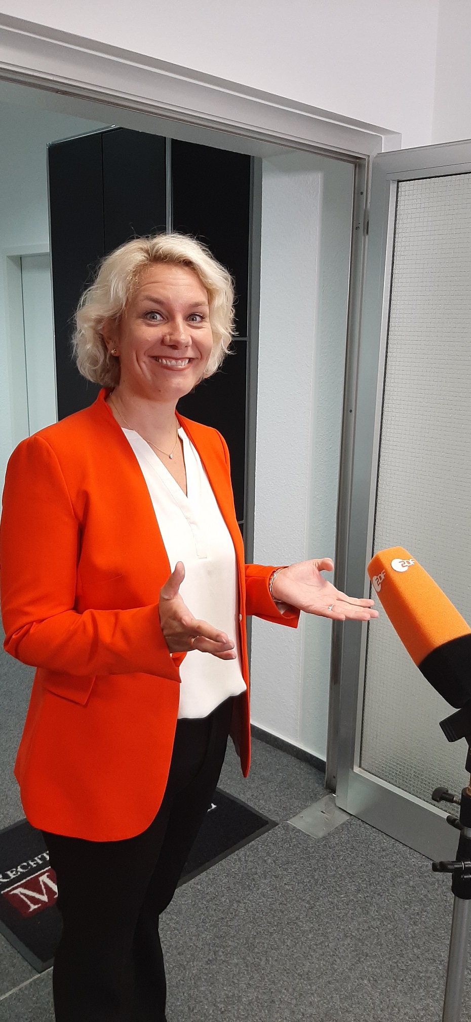 Nicole Mutschke Kanzlei Experte Anwalt TV corona homeoffice wiso zdf