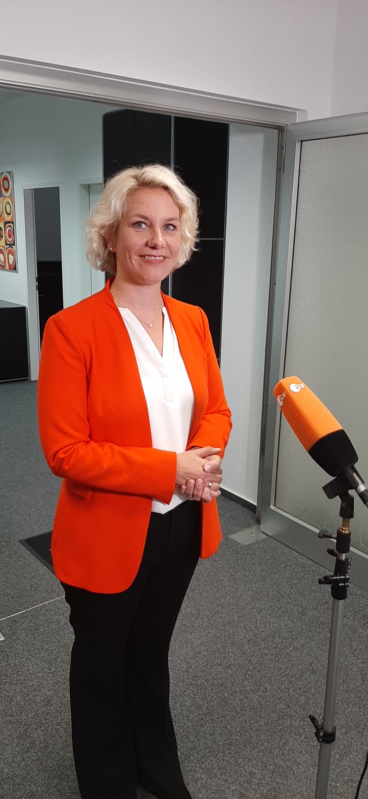 Nicole Mutschke Kanzlei Experte Anwalt TV corona zdf fernsehen